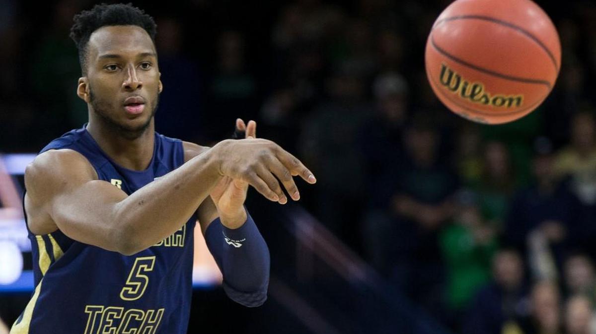 Georgia Tech’s Josh Okogie passes the ball during his team’s game against Notre Dame on Saturday in South Bend, Indiana.