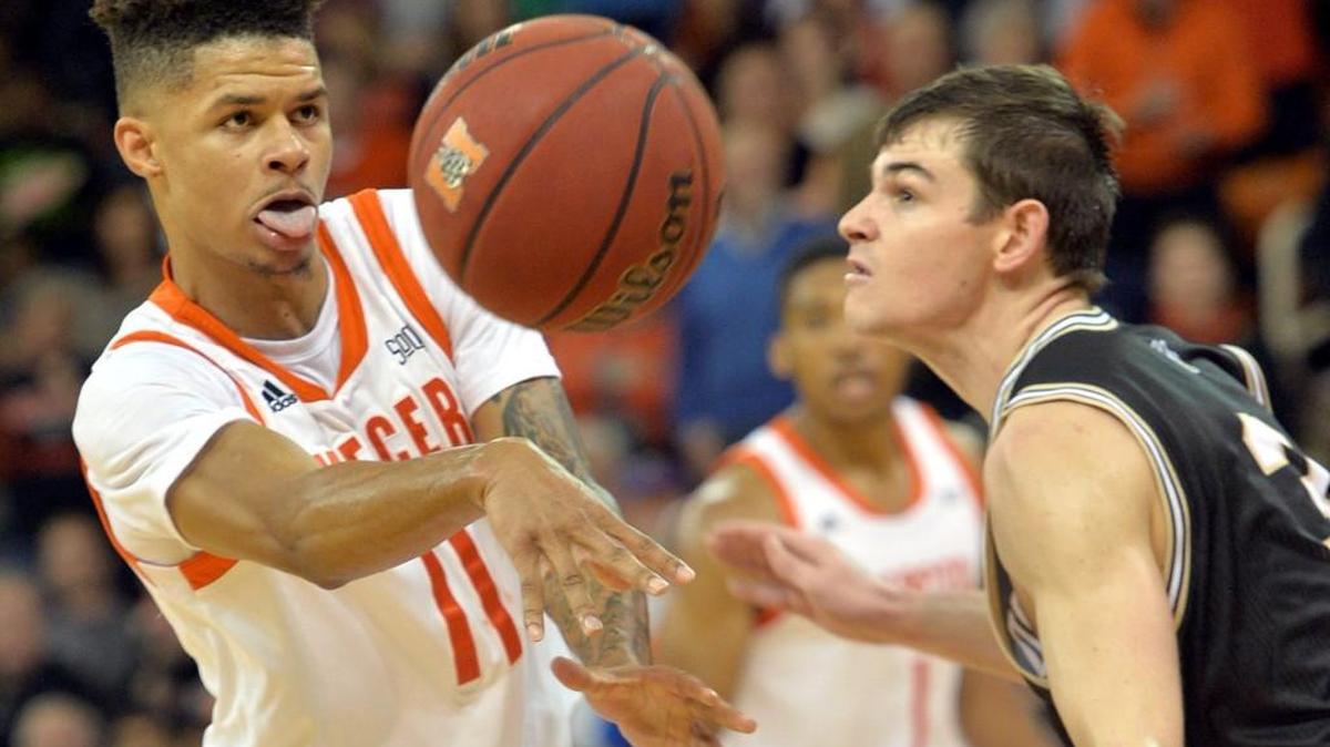 Mercer guard Jordan Strawberry (11) was perfect on four 3-point tries in Wednesday’s 80-76 win at Kennesaw State.