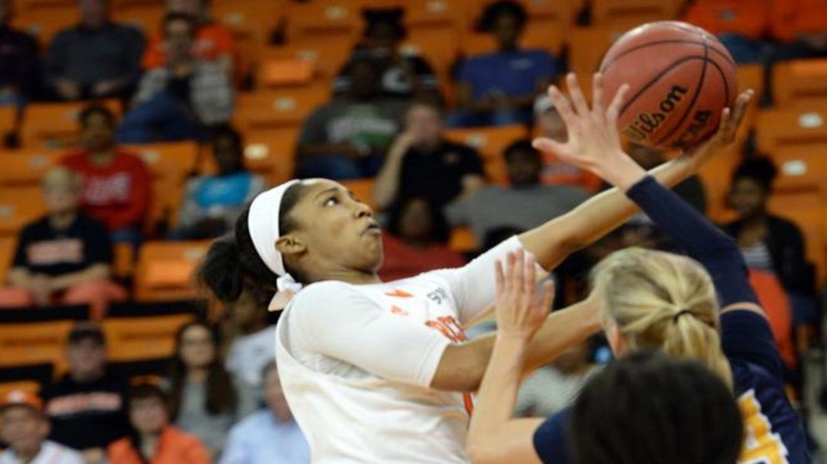 Mercer’s Sydni Means (1) scored 22 points in the Bears’ victory Thursday at Wofford.