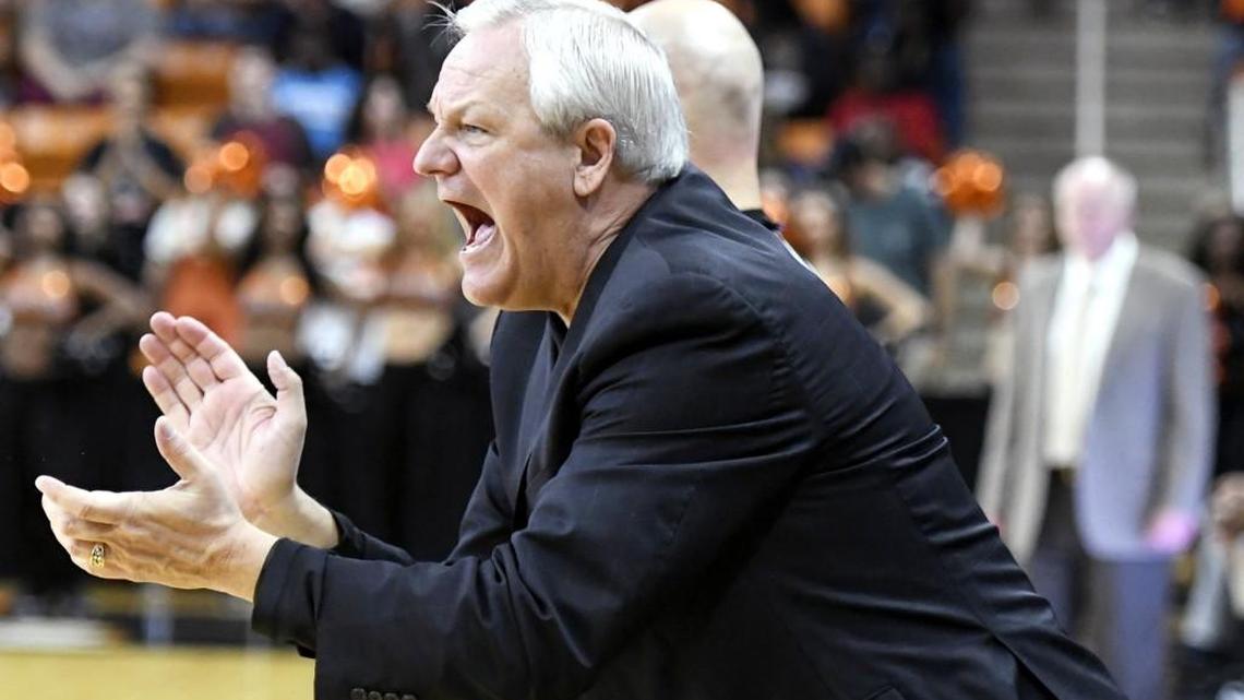 Fired Mercer basketball coach Bob Hoffman will lead a new team in Oklahoma, report says
