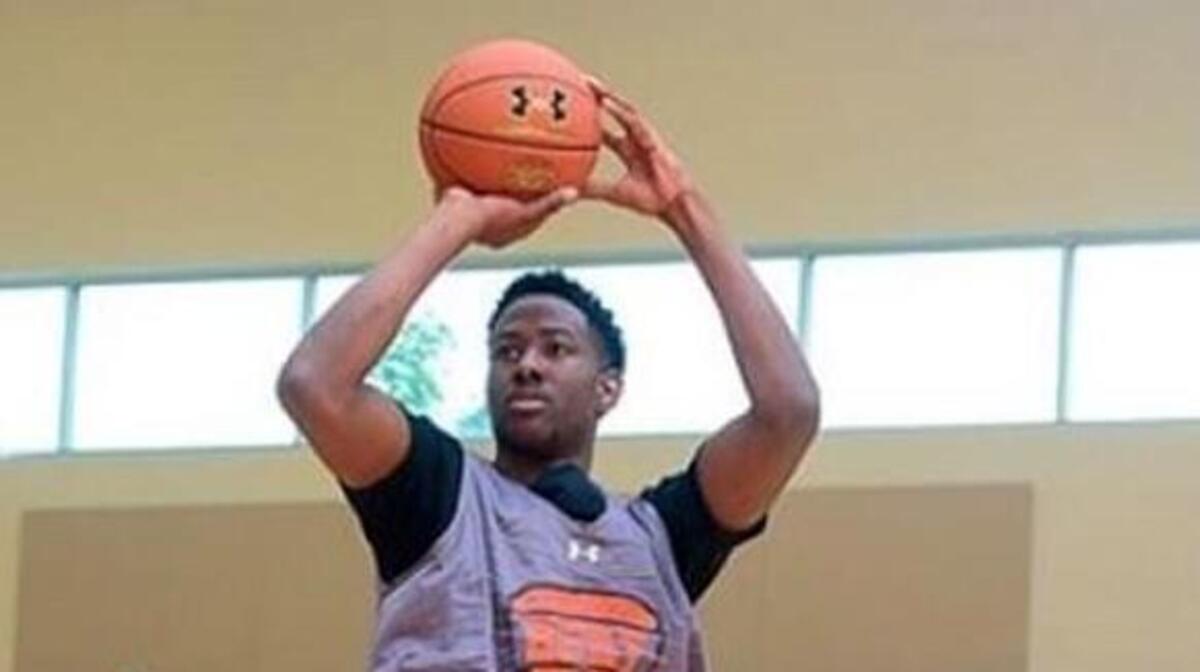 Johnson-Savannah forward Amanze Ngumezi is committed to Georgia.