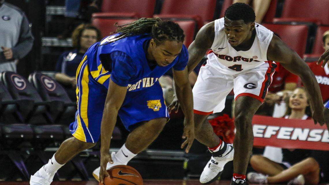 Tyree Crump defends a Fort Valley State ball-handler in Georgia's opening scrimmage.