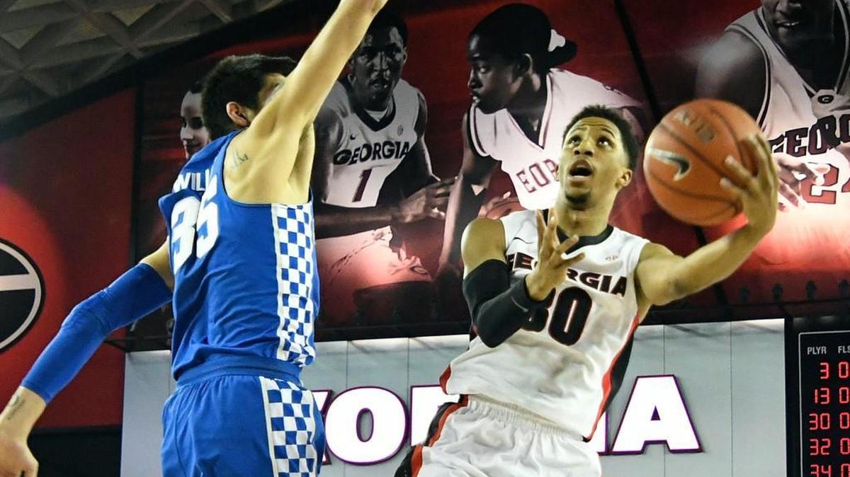 Georgia guard J. J. Frazier drives to the hoop in Saturday’s game against Kentucky.