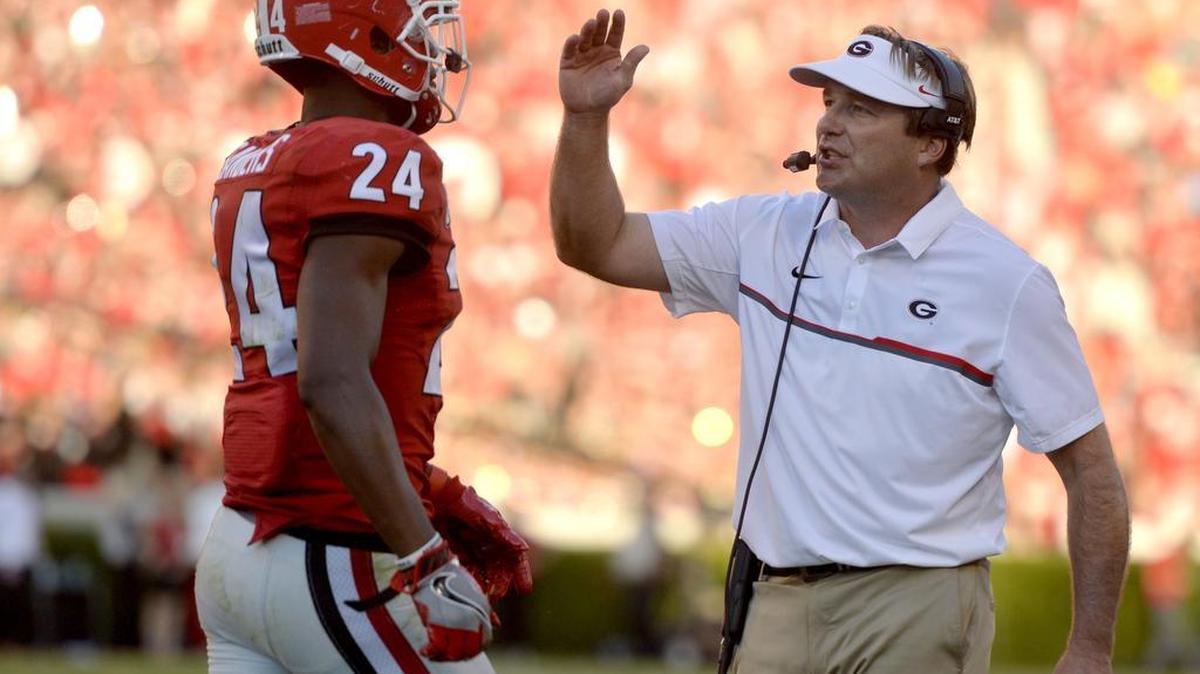 Georgia head coach Kirby Smart speaks with safety Dominick Sanders (24) during Bulldogs' game against Tennessee Saturday.