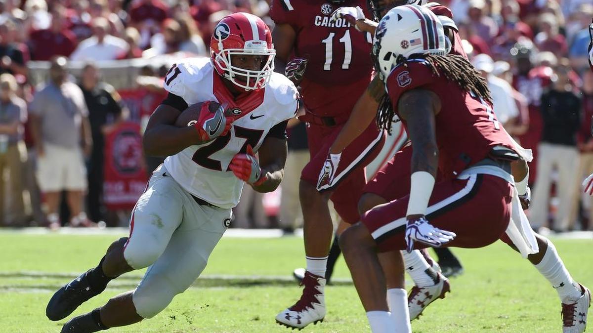 Georgia running back Nick Chubb (27) carries the ball against South Carolina in 2016.