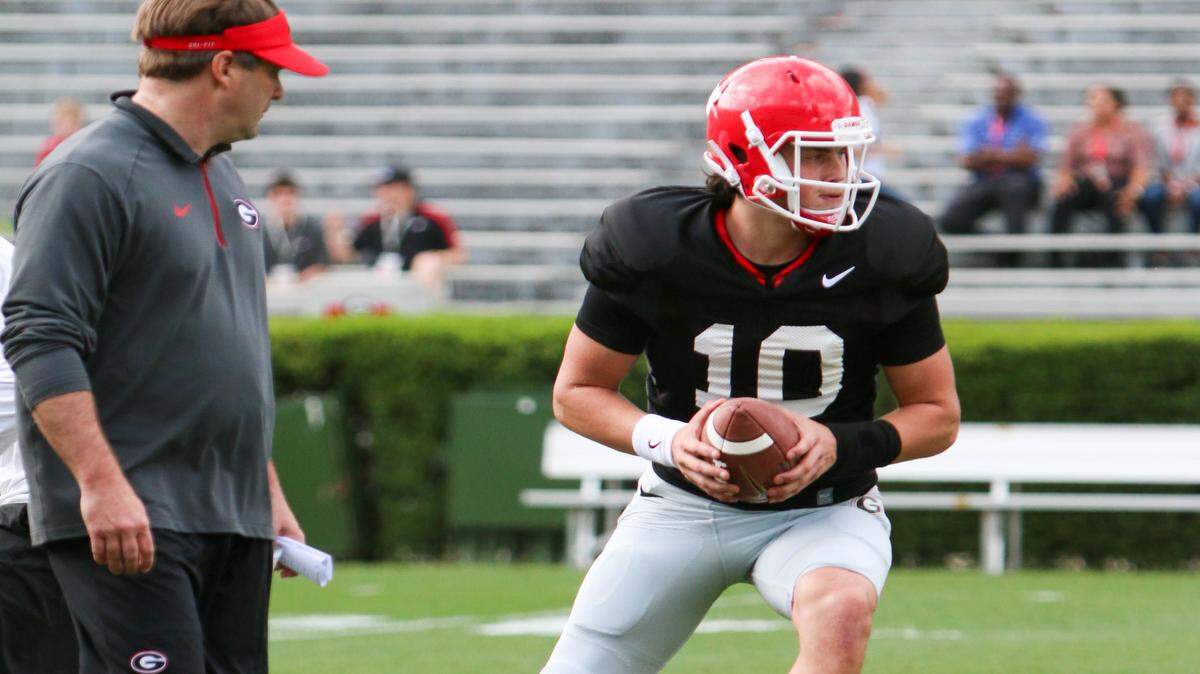 Kirby Smart watches Jacob Eason during a quarterback drill. 