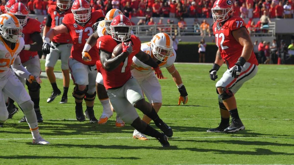 Sony Michel carries the ball during Georgia’s game against Tennessee.