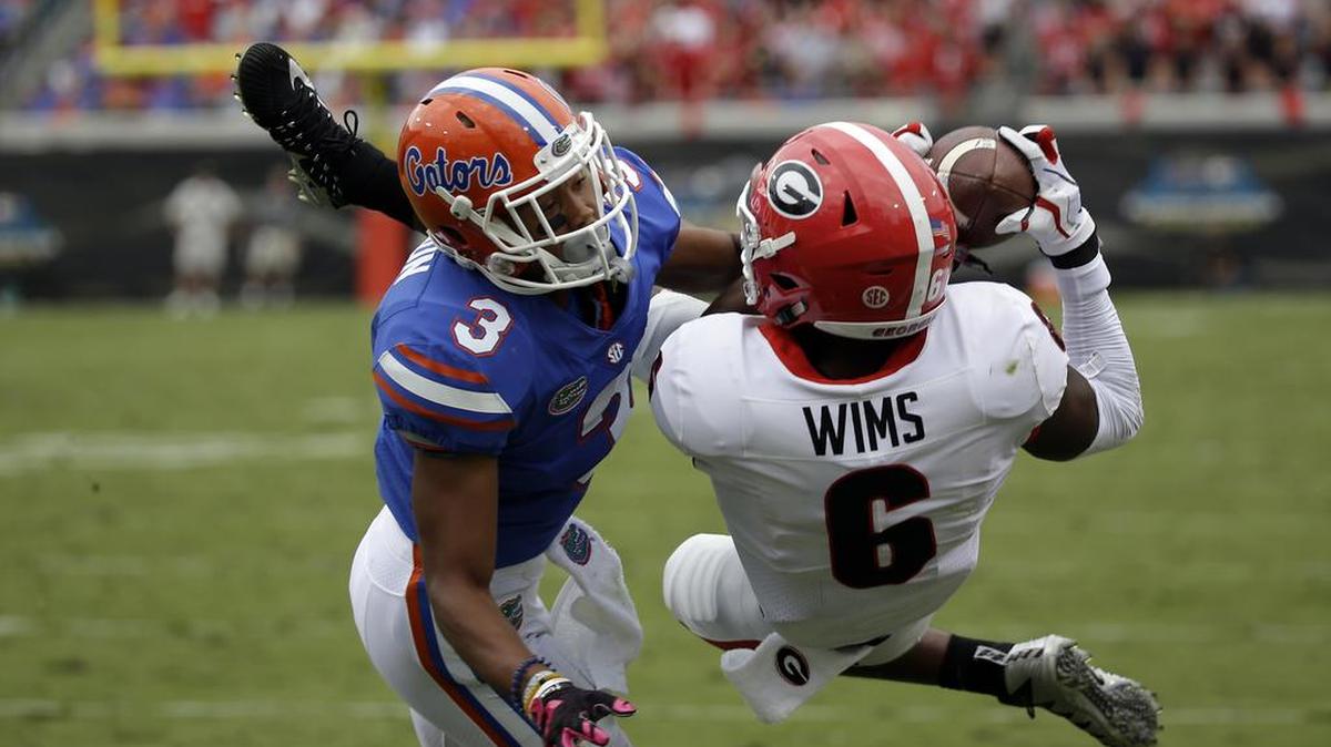 Georgia wide receiver Javon Wims (6) catches a touchdown against Florida.