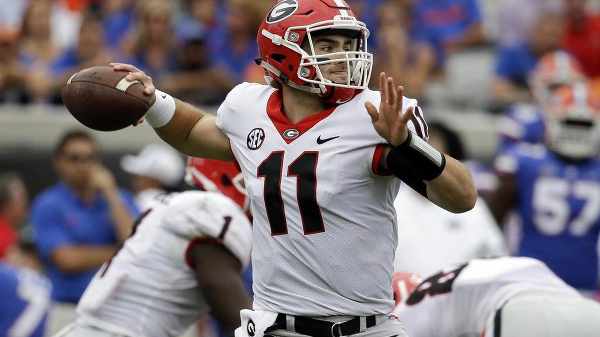 Georgia quarterback Jake Fromm (11) throws a pass against Florida.