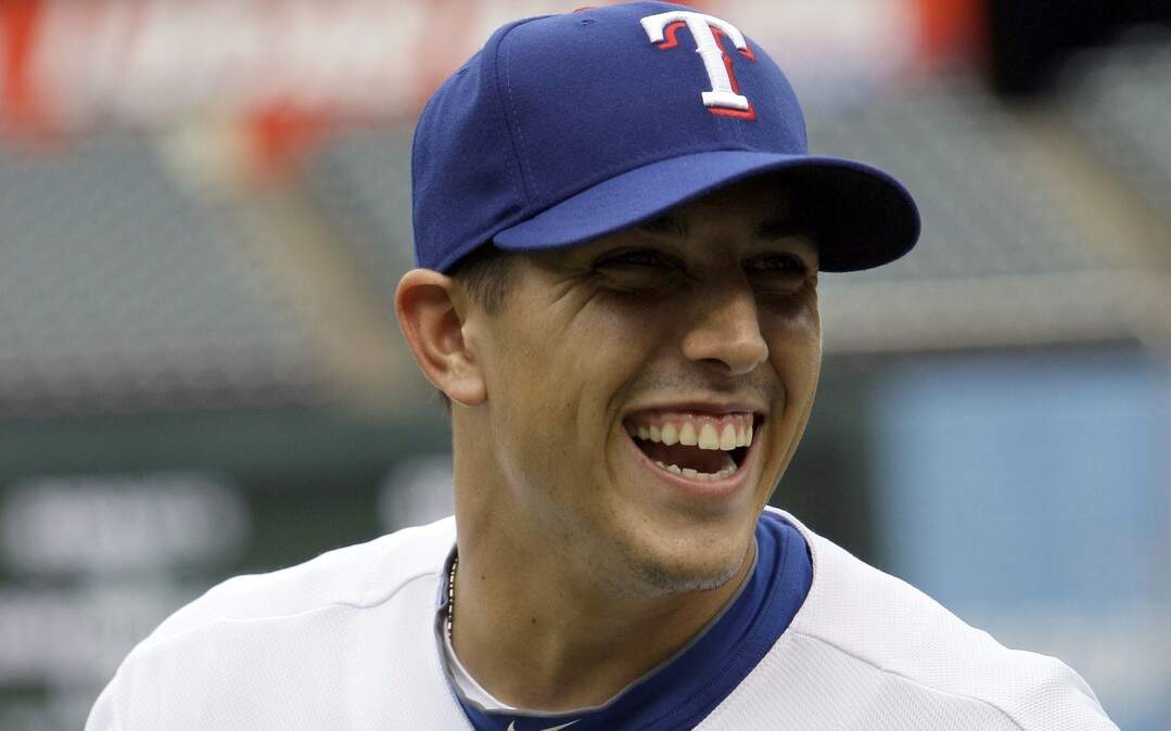 Former Texas Rangers first-round draft pick Jake Skole has committed to play football for Georgia. 