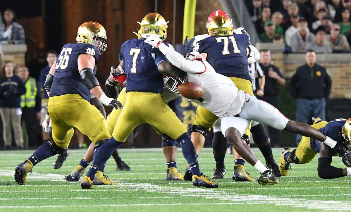 Lorenzo Carter sacked Brandon Wimbush, forced a fumble and recovered it to help Georgia seal its 20-19 win. 