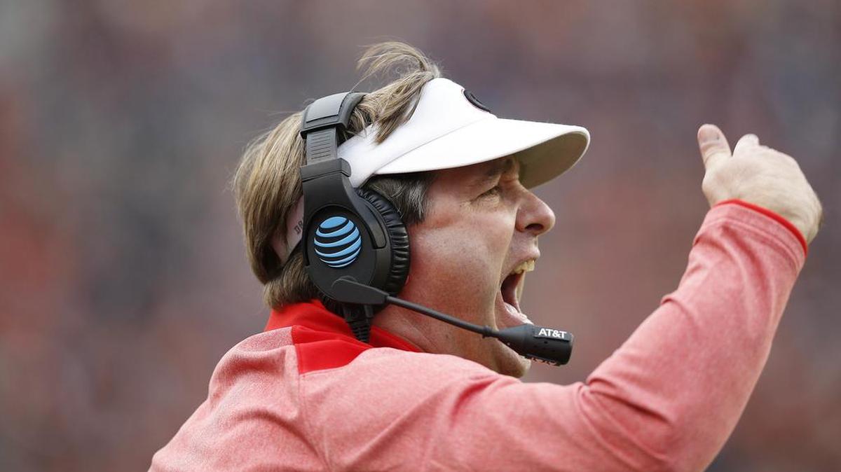 Georgia coach Kirby Smart yells to his players during the first half against Auburn.