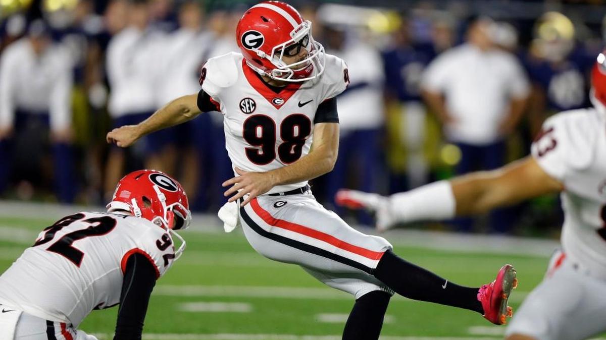 Georgia's Rodrigo Blankenship (98) attempts a field goal against Notre Dame.