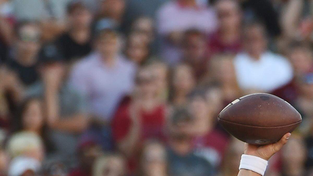 Jacob Eason completed five of 17 passes against South Carolina. 