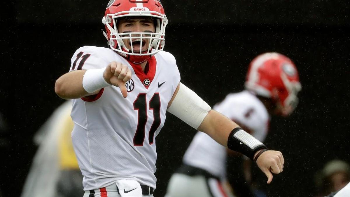 Georgia quarterback Jake Fromm (11) calls a play against Vanderbilt in the first half.