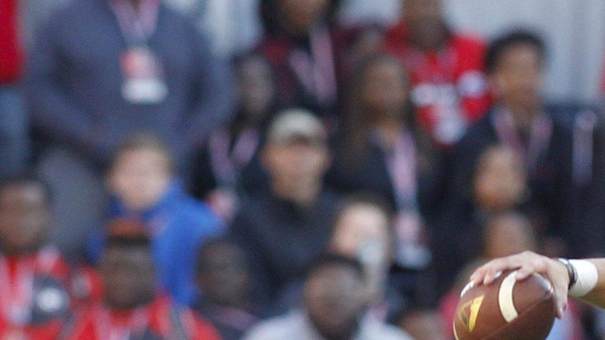 Jacob Eason threw a late interception that proved costly in Georgia's loss to Georgia Tech. 