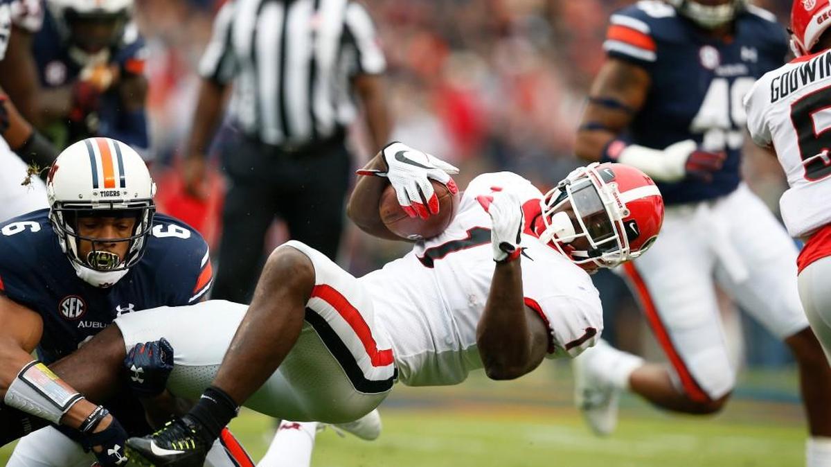 Auburn defensive back Carlton Davis tackles Georgia running back Sony Michel.