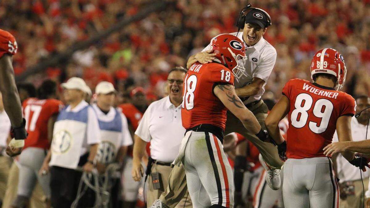 Georgia tight ends coach Shane Beamer celebrates with Isaac Nauta and Charlie Woerner during the Mississippi State game.