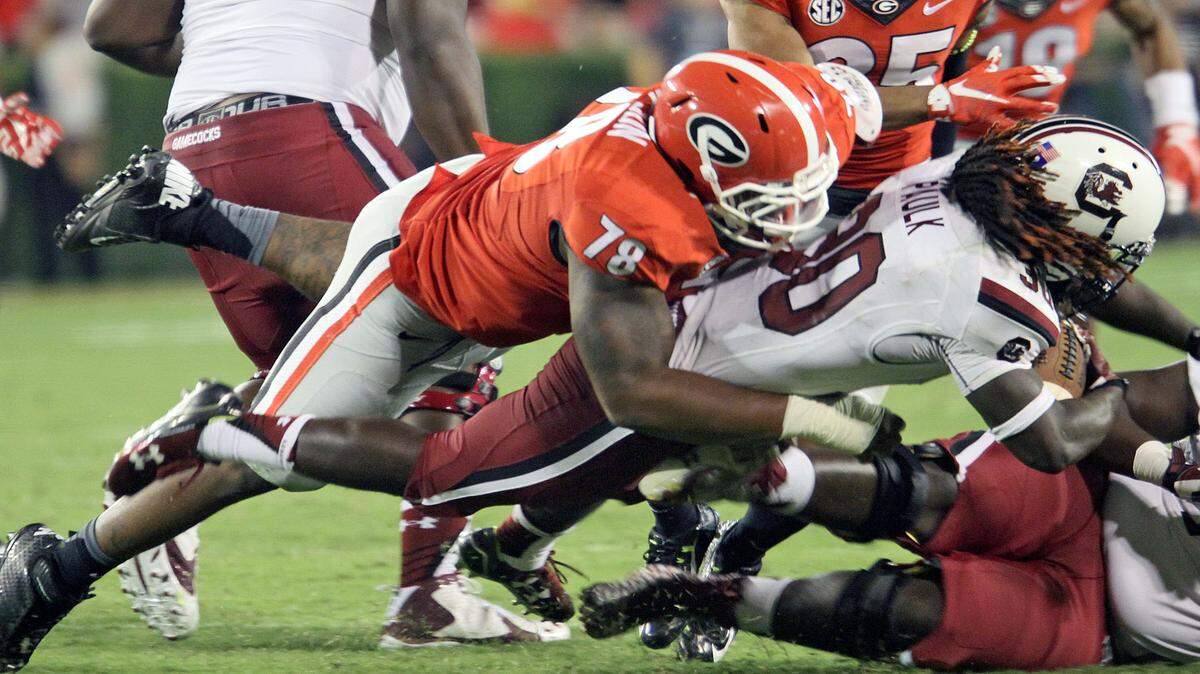Georgia defensive tackle Trenton Thompson makes a tackle in Georgia's game against South Carolina
