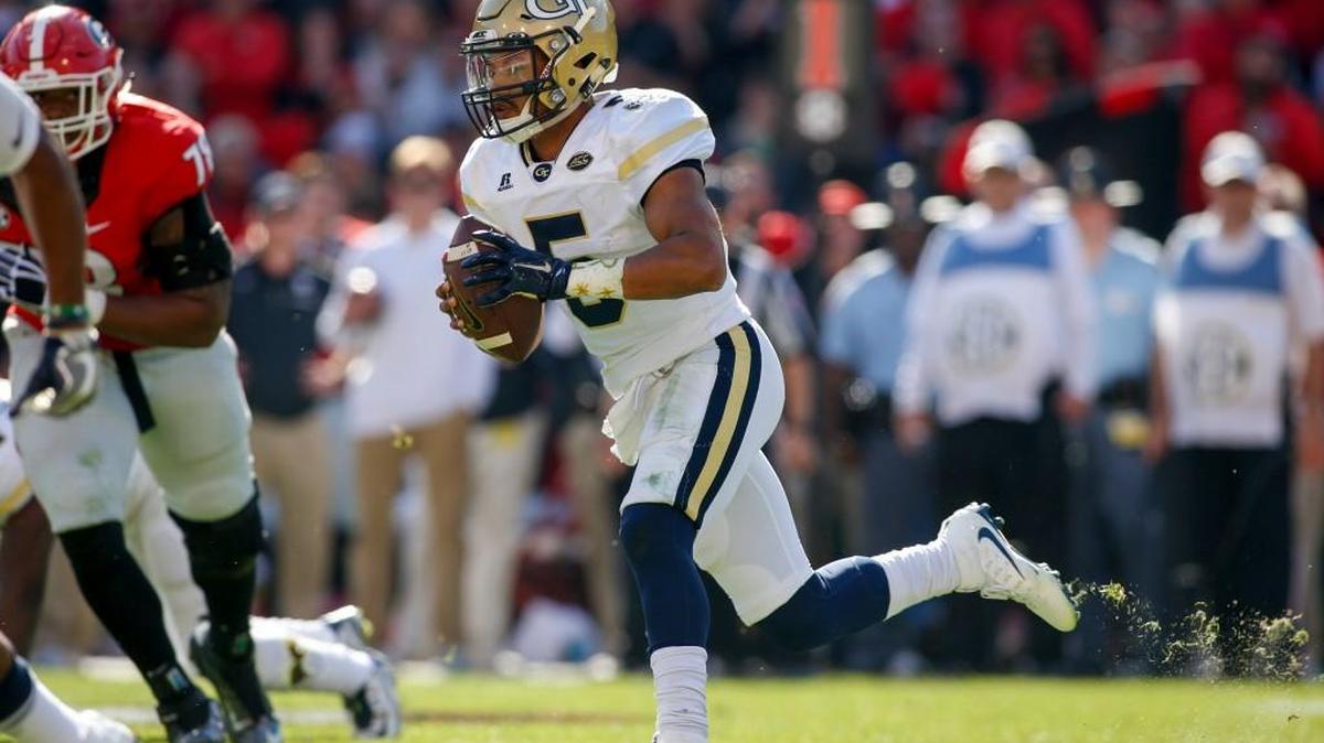 Georgia Tech quarterback Justin Thomas (5) and the Yellow Jackets face Kentucky in the TaxSlayer Bowl.