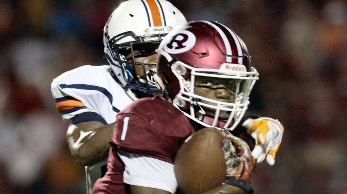 Warner Robins receiver JaevenWest (1) hauls in a catch from Dylan Fromm for a first down against Northside.