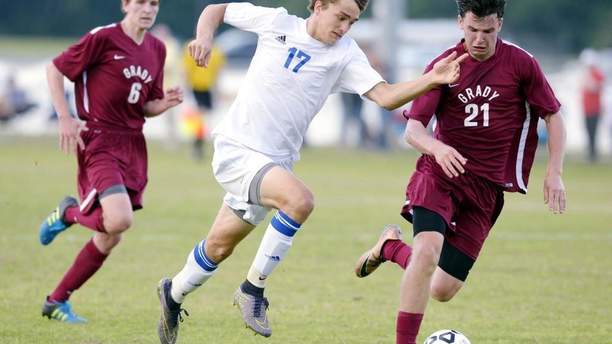 Veterans’ Max Wilkins (17) battles with Grady’s Caleb Weinstock during their GHSA playoff game Tuesday.