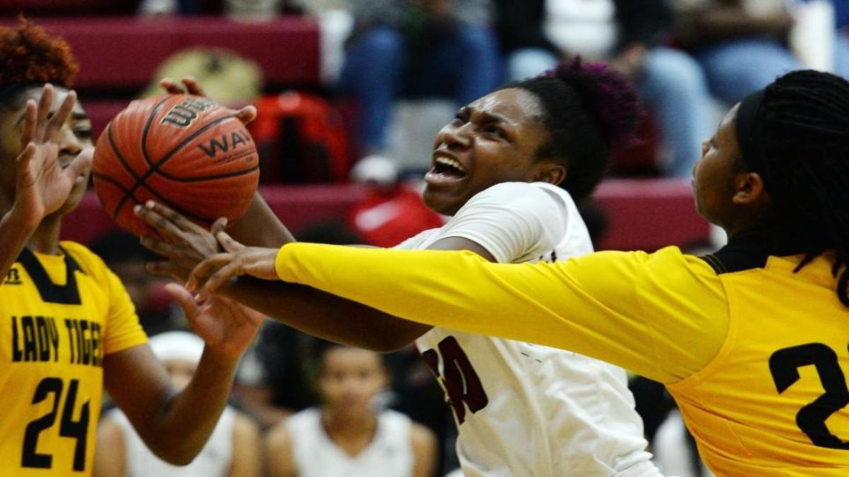 Kezia Holmes, center, helped lead Warner Robins to 27 wins this season.