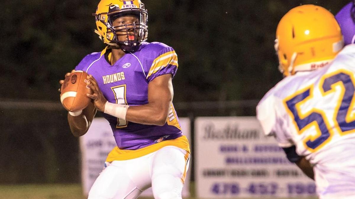 Jones County's Teldrick Ross (1) and the Greyhounds are 5-0.