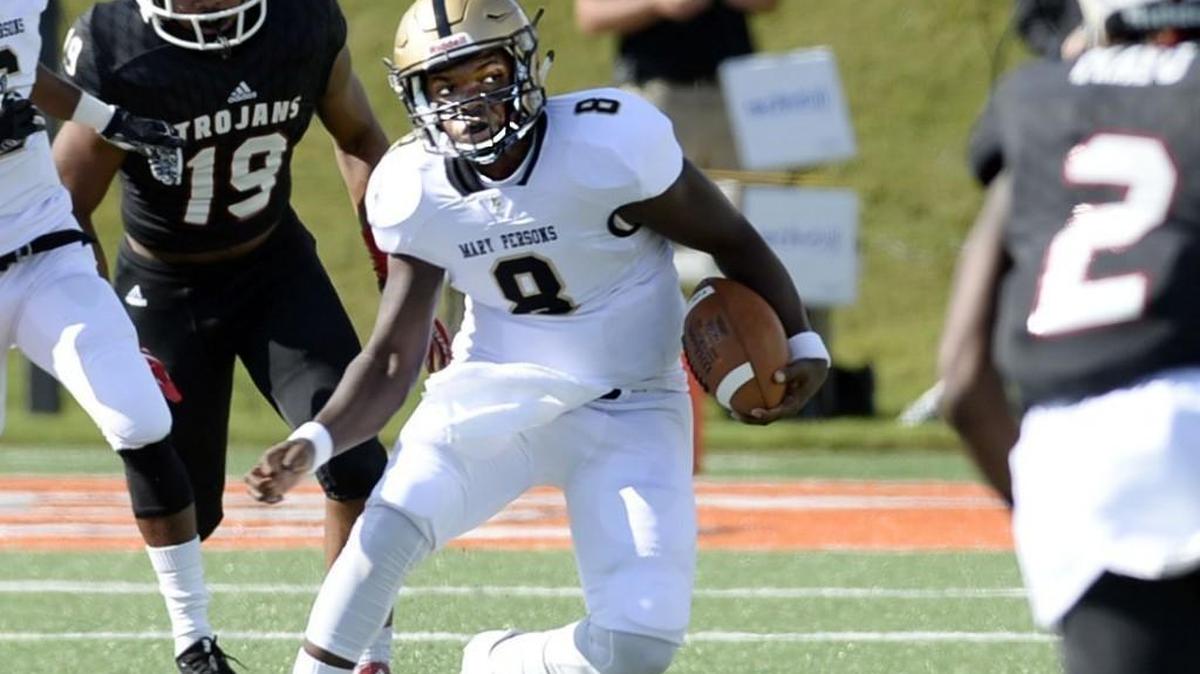 Mary Persons quarterback J.T. Hartage (8) and the Bulldogs are 3-1.