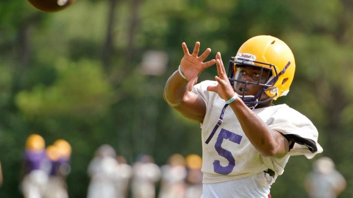Jones County receiver Nick Singleton signed with Iowa Western Community College.