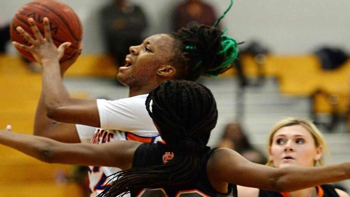 BEAU CABELL/THE TELEGRAPH Macon, Ga., 02/22/2017: during second half action against Hart County. Central beat Hart County, 59-46.