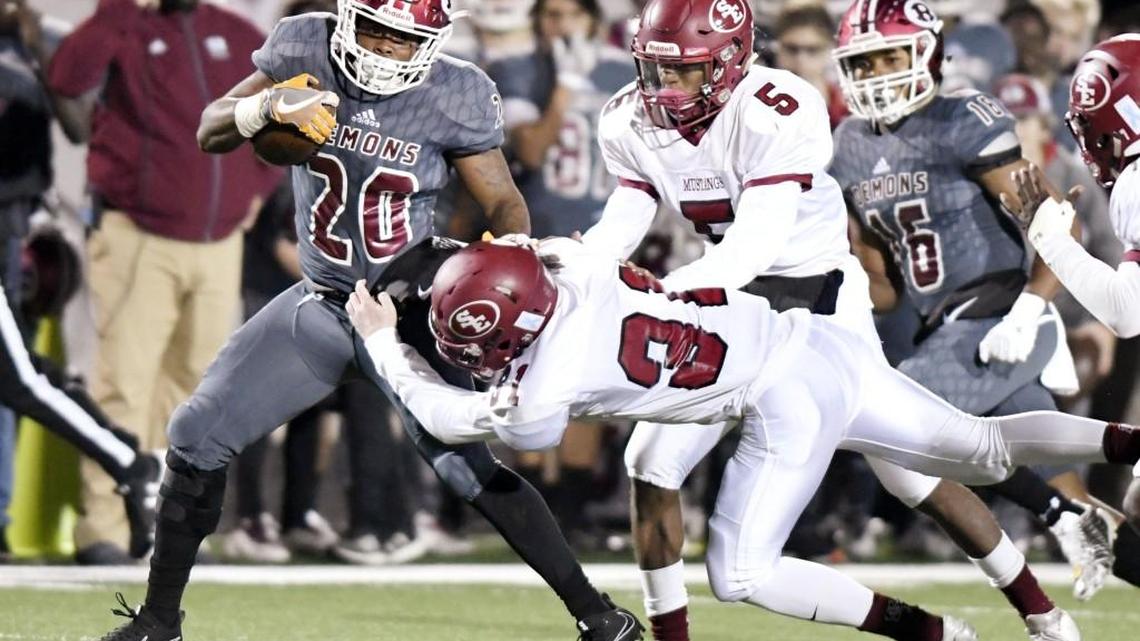 Warner Robins running back Jarius Burnette (20) breaks tackles from South Effingham defenders during their first round playoff game Friday night.