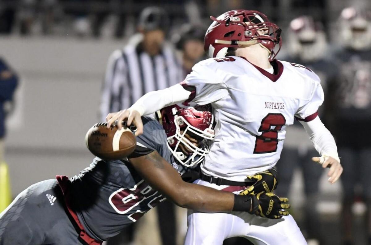 Warner Robins’ Jam’l Dillard (89) knocks the ball loose from South Effingham quarterback Taylor Jackson (2) during their first round playoff game in November of 2017.