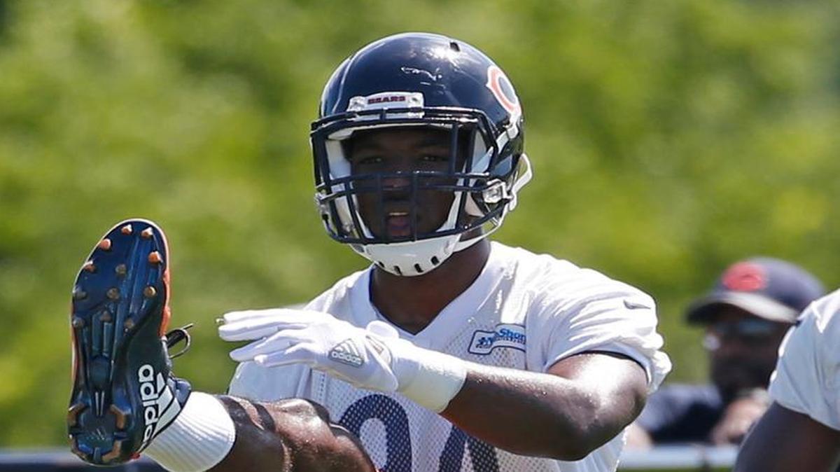 Chicago Bears linebacker Leonard Floyd warms up during the team's NFL football minicamp Wednesday in Lake Forest, Illinois.