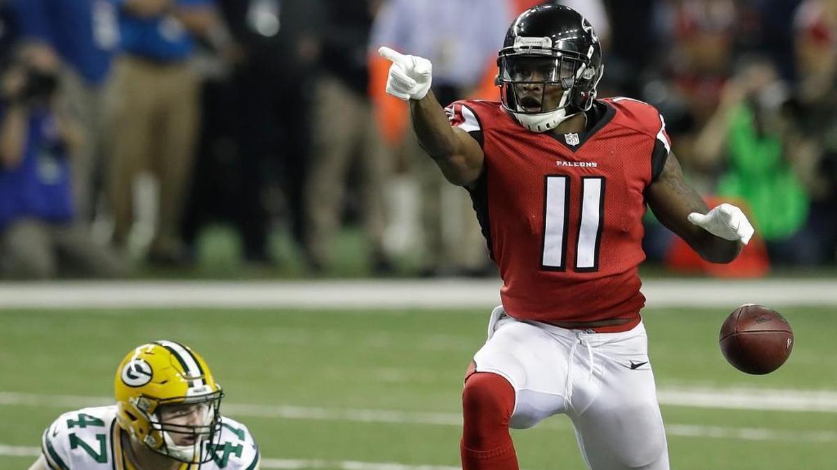 Atlanta Falcons' Julio Jones reacts after catching a pass during the second half of the NFL football NFC championship game against the Green Bay Packers Sunday, Jan. 22, 2017, in Atlanta.