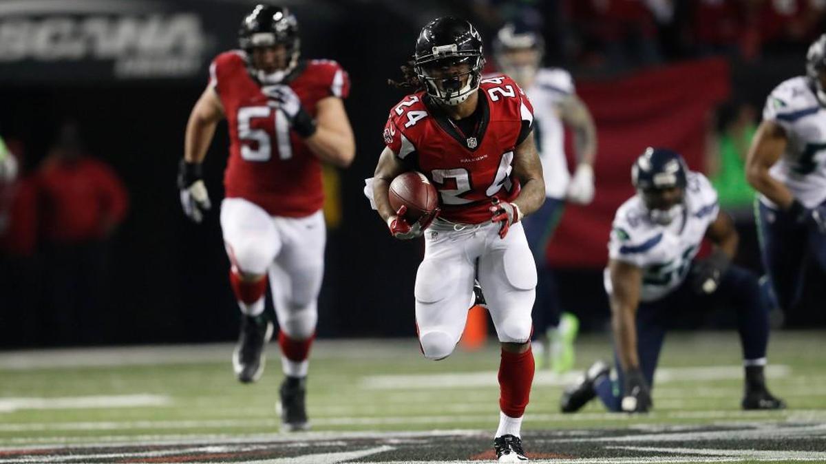 Atlanta running back Devonta Freeman (24) breaks free for a long run during the second half Saturday against Seattle on January 14, 2017