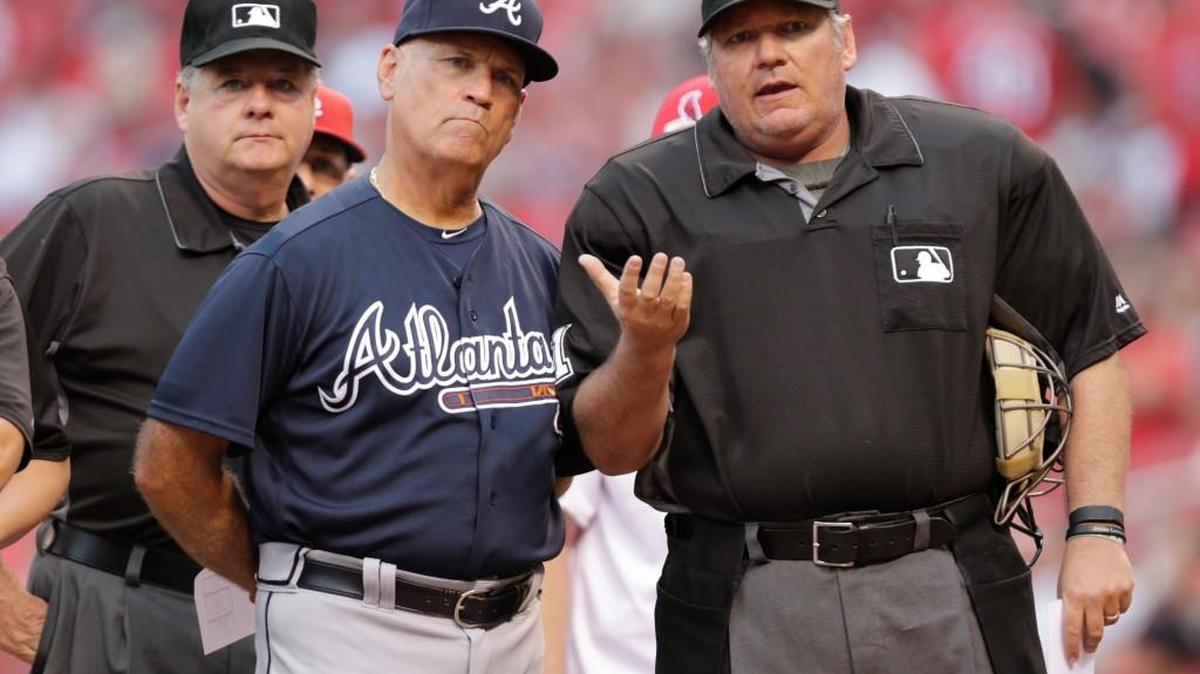 Home plate umpire Hunter Wendelstedt points out the eccentricities of Busch Stadium to Atlanta Braves interim manager Brian Snitker prior to the Braves’ game Friday.