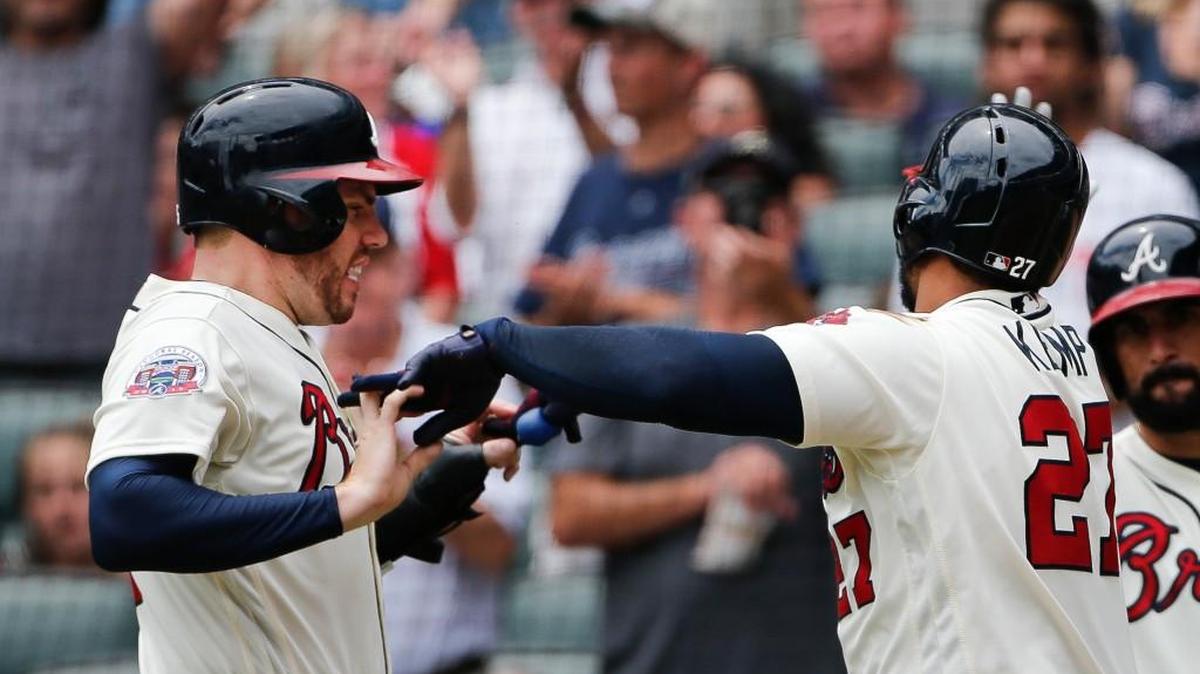 Atlanta’s Matt Kemp, front right, celebrates with Freddie Freeman, left, after hitting a three-run home run in the third inning of a baseball game against Arizona on Sunday.