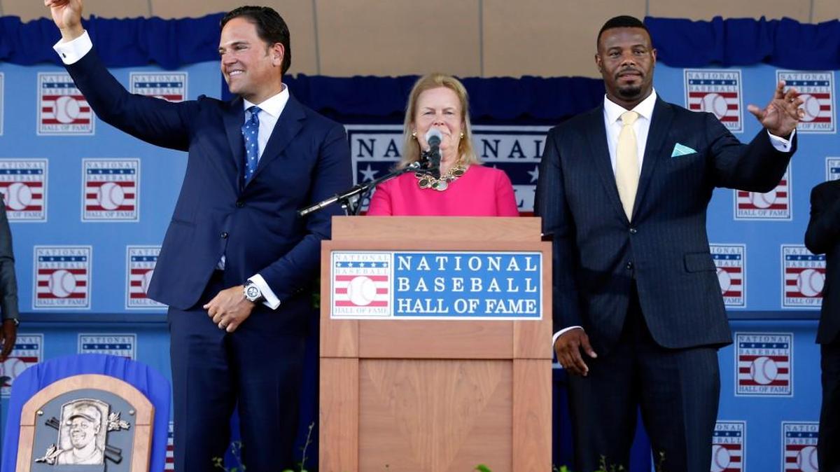 National Baseball Hall of Fame inductees Mike Piazza, left, and Ken Griffey Jr. stand with hall chairman Jane Forbes Clark at the conclusion of the induction ceremony Sunday.