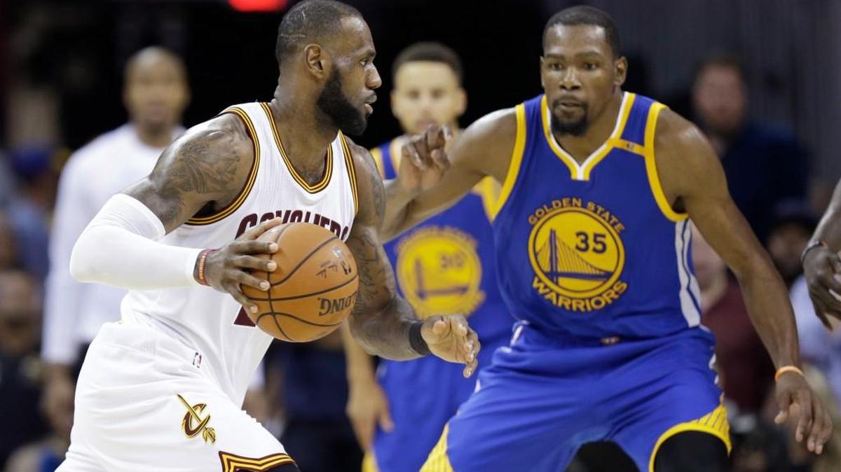 Odds are greater that Kevin Durant (35) and Golden State will be in next year’s NBA Finals than for LeBron James and Cleveland.