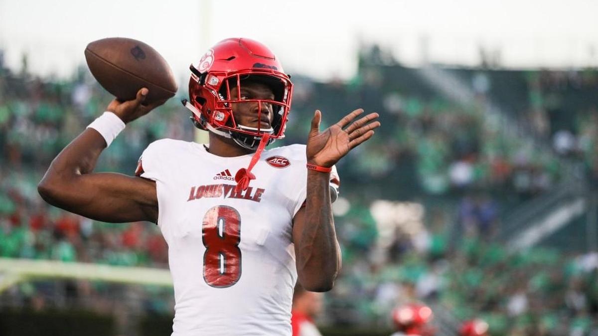 Louisville quarterback Lamar Jackson (8) and the Cardinals travel to Clemson on Saturday.
