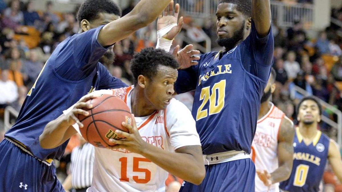 Mercer forward Stephon Jelks (15) and the Bears travel to Kennesaw State on Wednesday.