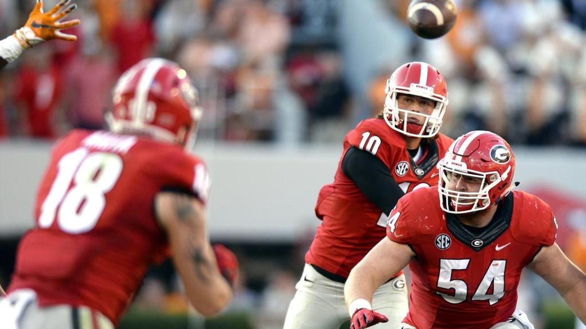 Georgia quarterback Jacob Eason, back, and the Bulldogs have lost their past two games.