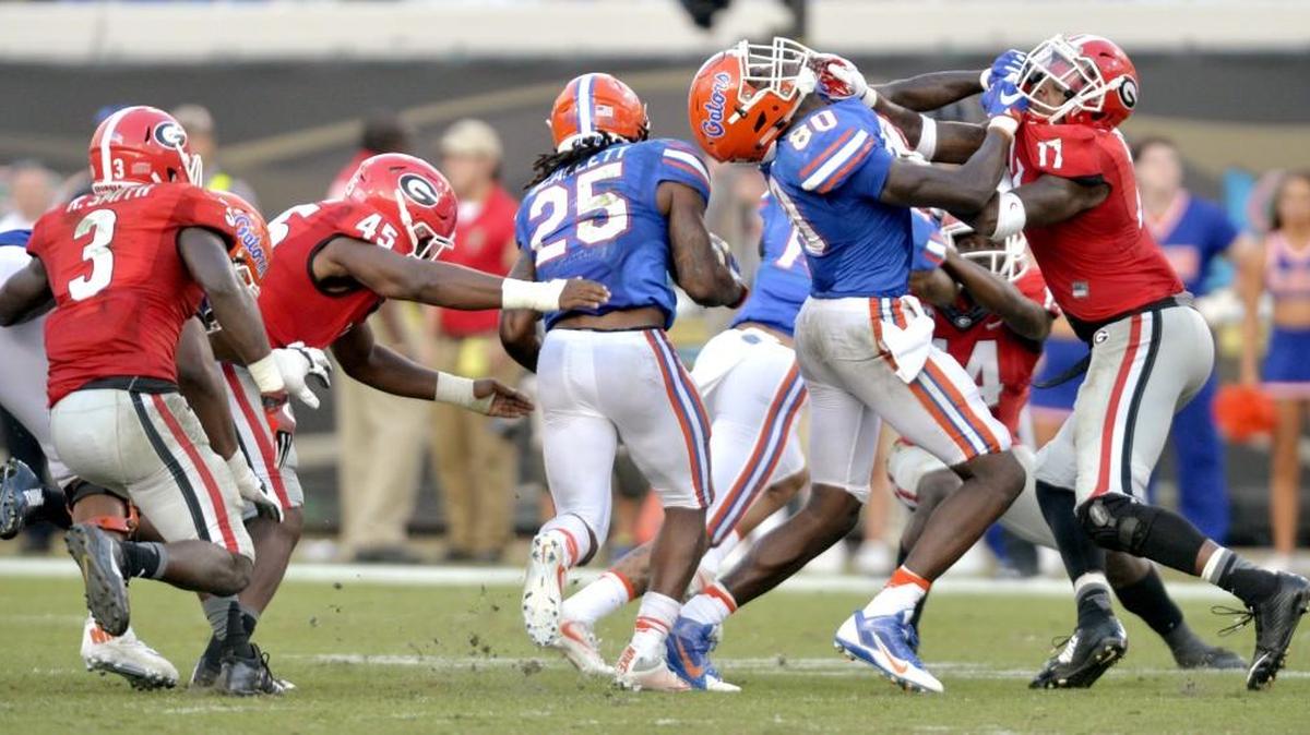 Florida running back Jordan Scarlett (25) runs for a first down during their game against Georgia on Saturday.