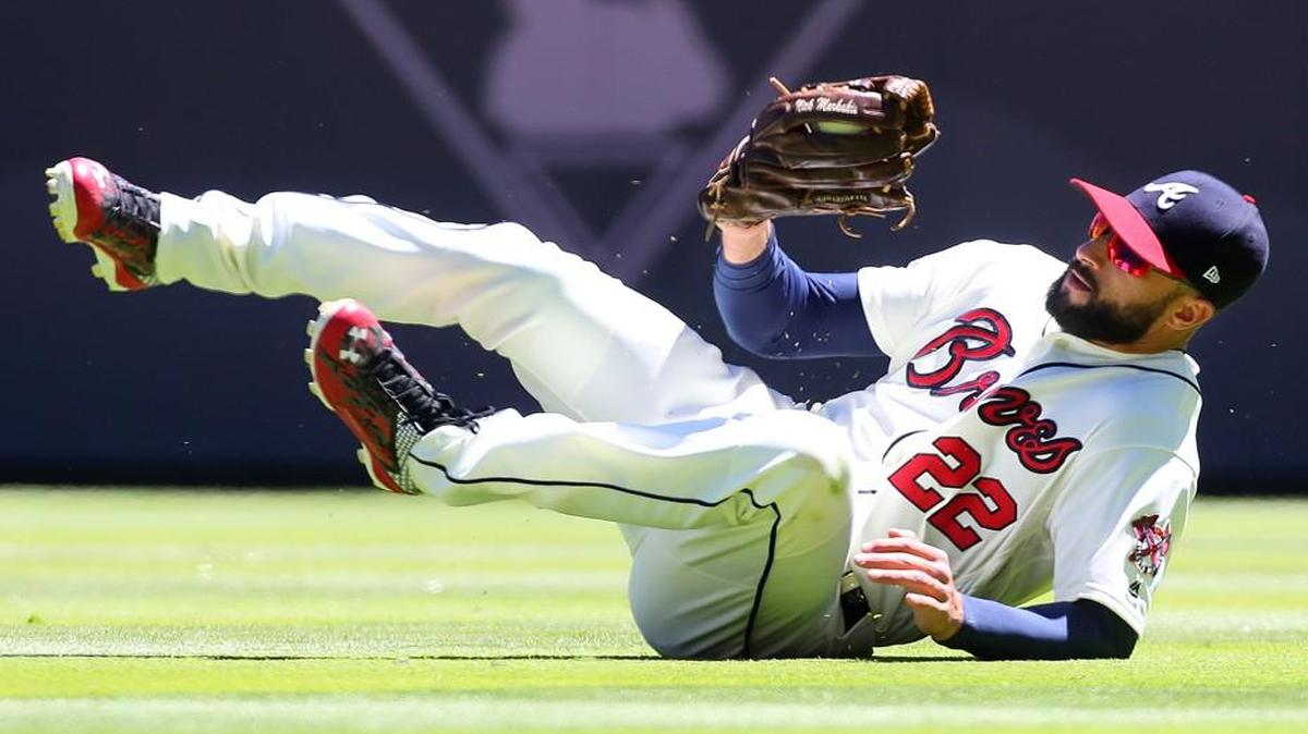 Atlanta Braves right fielder Nick Markakis makes a diving catch for the out on a fly by St. Louis Cardinals' Yadier Molina during the fifth inning on Sunday, May 7, 2017, in Atlanta, Ga.
