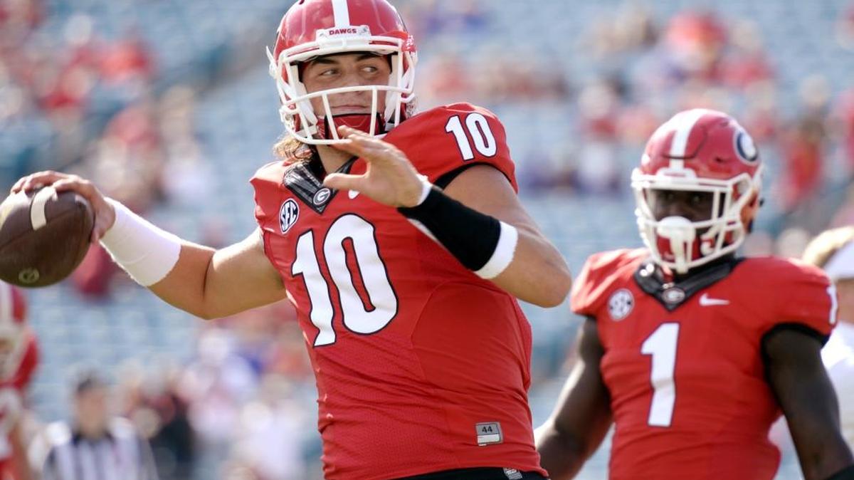 Georgia quarterback Jacob Eason (10) and the Bulldogs travel to Kentucky on Saturday.