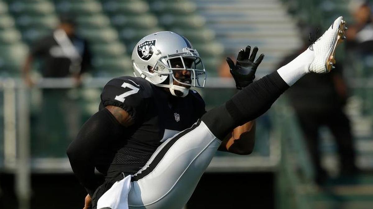 Oakland Raiders punter Marquette King (7) warms up before Saturday’s preseason game against the Los Angeles Rams.