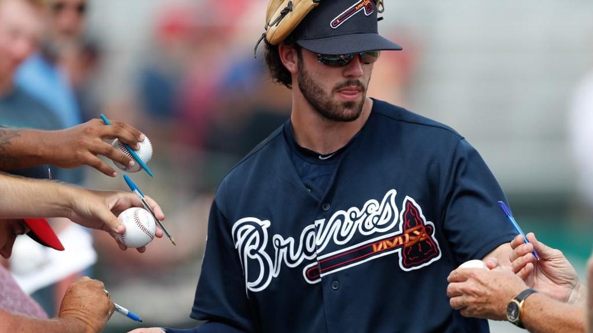 Atlanta Braves shortstop Dansby Swanson signs autographs before a spring training baseball game against the St. Louis Cardinals, Thursday, March 2, 2017, in Jupiter, Fla.