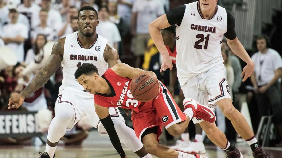 Georgia guard J.J. Frazier (30) and the Bulldogs travel to Tennessee on Saturday.