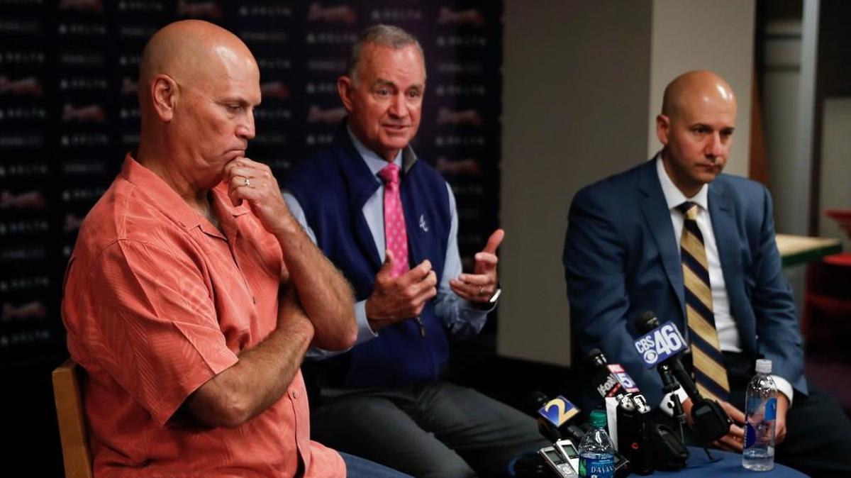 Brian Snitker, left, was named the Atlanta Braves’ manager by general manager John Coppolella, right, and president of baseball operations John Hart in October.